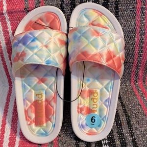 🌻3/$18 Mudd Slide-ons Tye-Dye size 6